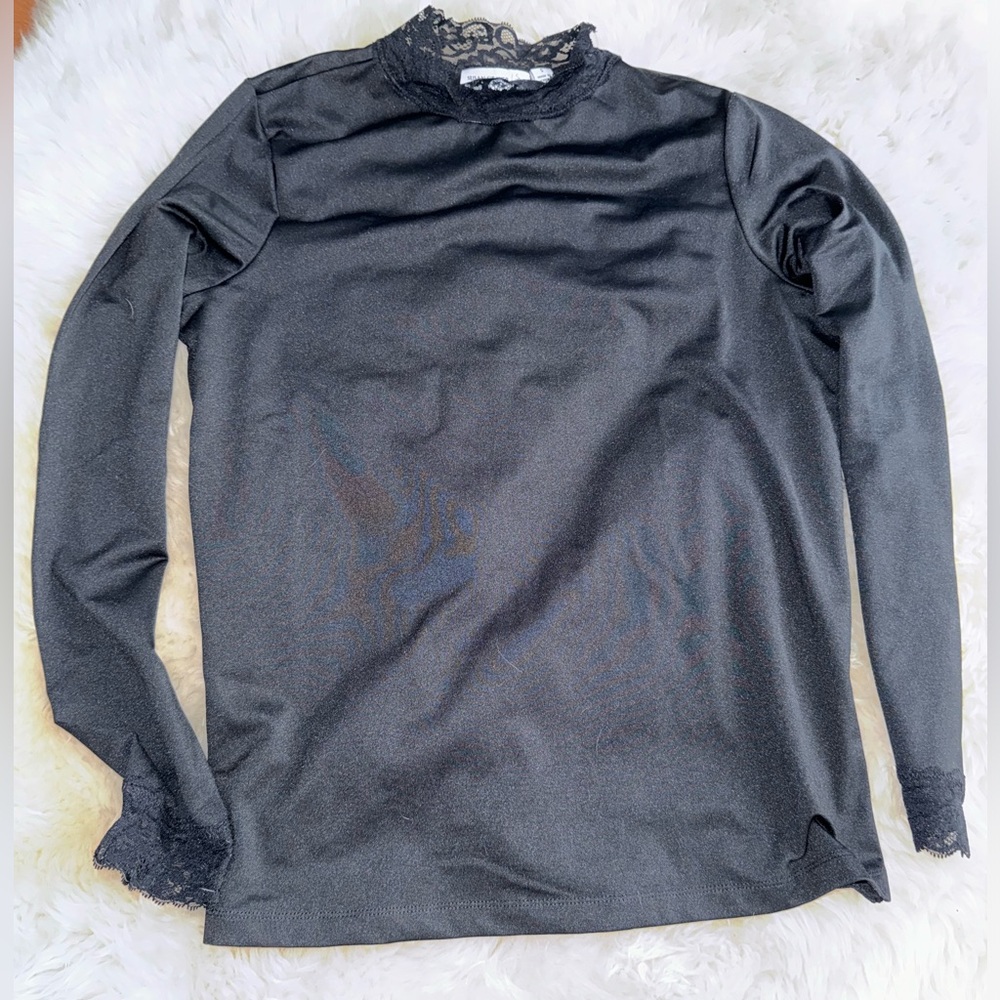 Super cute basic black top with lace detail